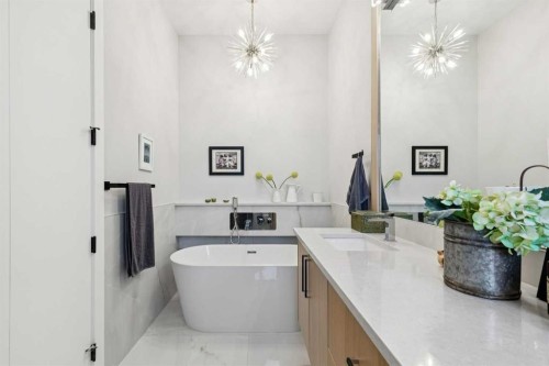 60 Havenhurst Crescent Sw, Calgary, AB - Indoor Photo Showing Bathroom