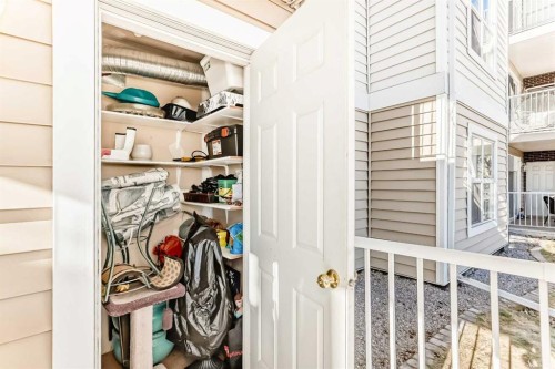 111-6900 Hunterview Drive Nw, Calgary, AB -  Photo Showing Other Room