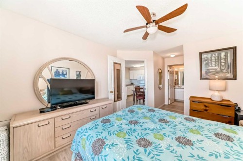 111-6900 Hunterview Drive Nw, Calgary, AB - Indoor Photo Showing Bedroom