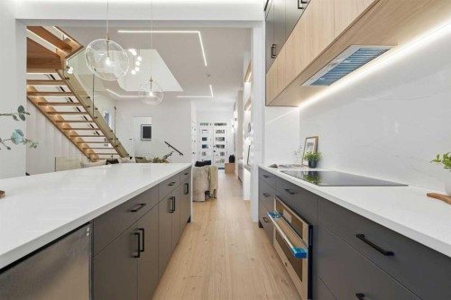 134 Lissington Drive Sw, Calgary, AB - Indoor Photo Showing Kitchen With Upgraded Kitchen