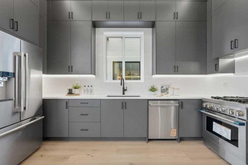 134 Lissington Drive Sw, Calgary, AB - Indoor Photo Showing Kitchen With Upgraded Kitchen