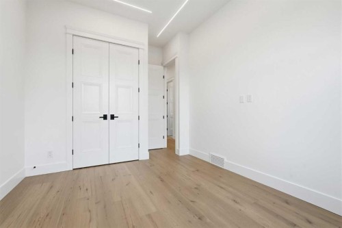 134 Lissington Drive Sw, Calgary, AB - Indoor Photo Showing Other Room