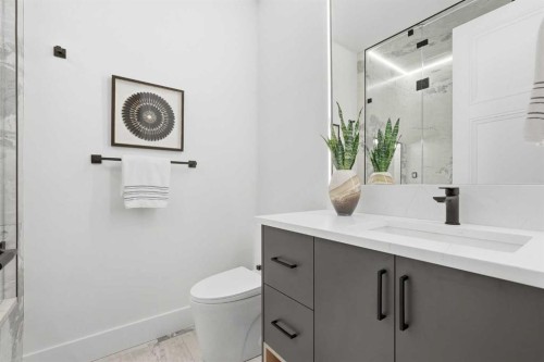 134 Lissington Drive Sw, Calgary, AB - Indoor Photo Showing Bathroom