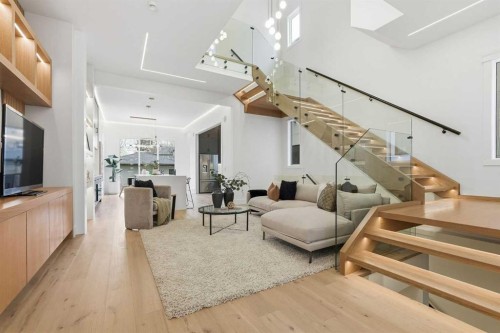 134 Lissington Drive Sw, Calgary, AB - Indoor Photo Showing Other Room