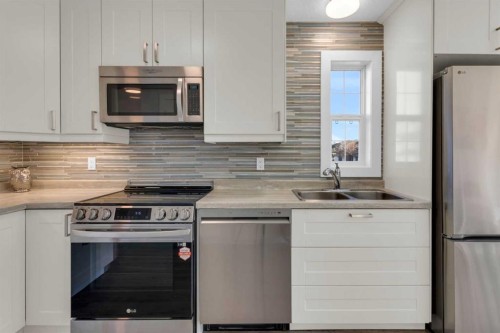 103 Canoe Square Sw, Airdrie, AB - Indoor Photo Showing Kitchen With Double Sink With Upgraded Kitchen