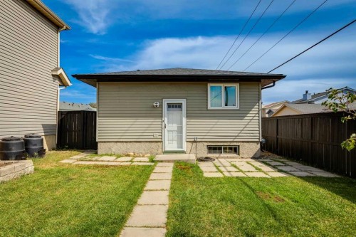 23 Erin Grove Court Se, Calgary, AB - Outdoor