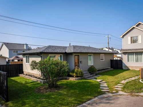 23 Erin Grove Court Se, Calgary, AB - Outdoor