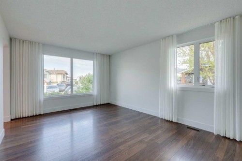 23 Erin Grove Court Se, Calgary, AB - Indoor Photo Showing Other Room