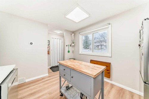 21 Woodfern Road Sw, Calgary, AB - Indoor