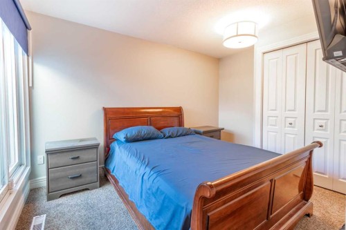 175-77 Glamis Green Sw, Calgary, AB - Indoor Photo Showing Bedroom
