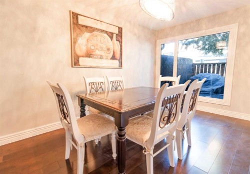 175-77 Glamis Green Sw, Calgary, AB - Indoor Photo Showing Dining Room