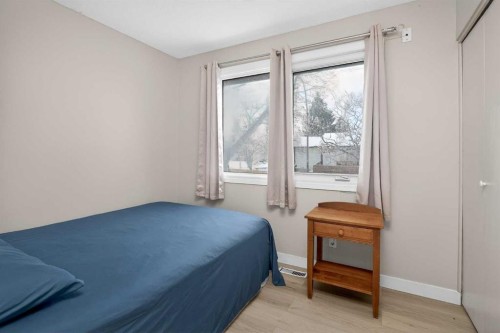 3503 42 Street Ne, Calgary, AB - Indoor Photo Showing Bedroom