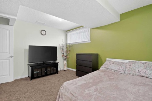 3503 42 Street Ne, Calgary, AB - Indoor Photo Showing Bedroom