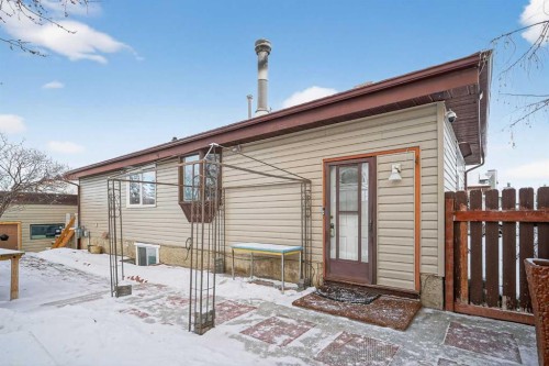 3503 42 Street Ne, Calgary, AB - Outdoor