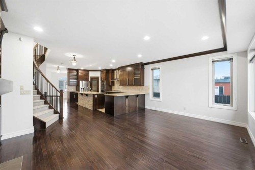 110 26 Avenue Ne, Calgary, AB - Indoor Photo Showing Kitchen
