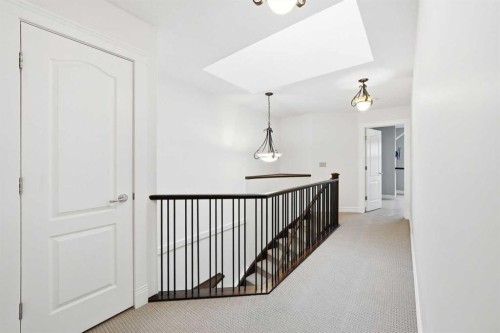 110 26 Avenue Ne, Calgary, AB - Indoor Photo Showing Other Room