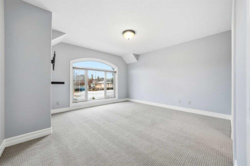 110 26 Avenue Ne, Calgary, AB - Indoor Photo Showing Other Room