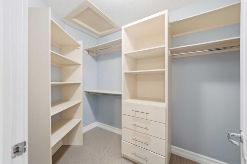 110 26 Avenue Ne, Calgary, AB - Indoor With Storage