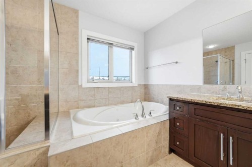 110 26 Avenue Ne, Calgary, AB - Indoor Photo Showing Bathroom