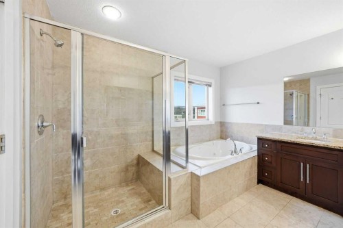 110 26 Avenue Ne, Calgary, AB - Indoor Photo Showing Bathroom