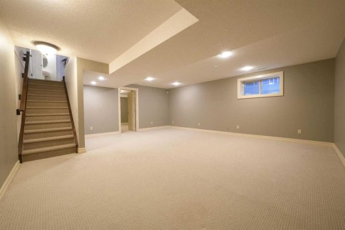 110 26 Avenue Ne, Calgary, AB - Indoor Photo Showing Other Room