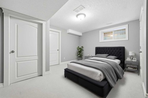 110 26 Avenue Ne, Calgary, AB - Indoor Photo Showing Bedroom