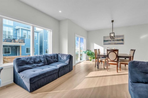 35 Versant View Sw, Calgary, AB - Indoor Photo Showing Living Room