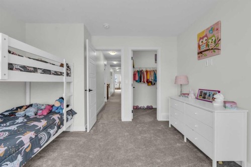 35 Versant View Sw, Calgary, AB - Indoor Photo Showing Bedroom