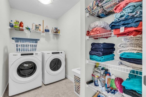 35 Versant View Sw, Calgary, AB - Indoor Photo Showing Laundry Room