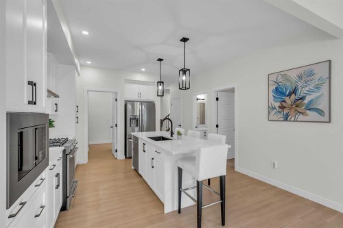 35 Versant View Sw, Calgary, AB - Indoor Photo Showing Kitchen With Upgraded Kitchen