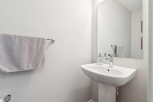 417-400 Auburn Meadows Common Se, Calgary, AB - Indoor Photo Showing Bathroom
