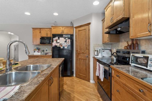 627 Auburn Bay Heights Se, Calgary, AB - Indoor Photo Showing Kitchen With Double Sink