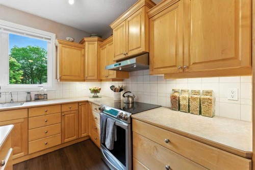 37 Thomas Street Nw, Langdon, AB - Indoor Photo Showing Kitchen