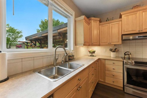37 Thomas Street Nw, Langdon, AB - Indoor Photo Showing Kitchen With Double Sink
