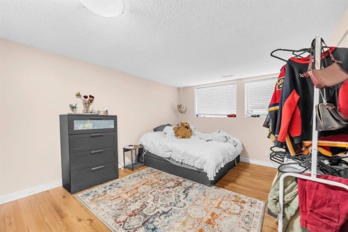 4013 Vance Place Nw, Calgary, AB - Indoor Photo Showing Bedroom