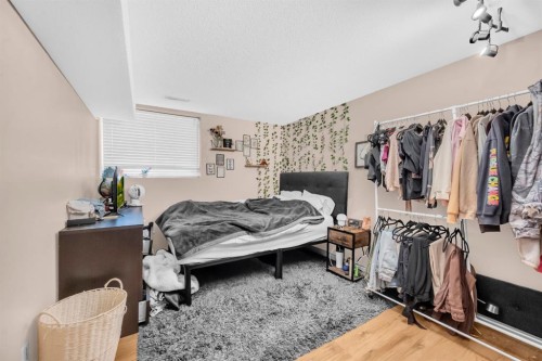 4013 Vance Place Nw, Calgary, AB - Indoor Photo Showing Other Room