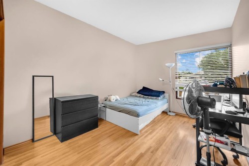 4013 Vance Place Nw, Calgary, AB - Indoor Photo Showing Bedroom