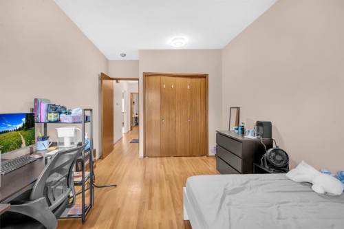 4013 Vance Place Nw, Calgary, AB - Indoor Photo Showing Bedroom