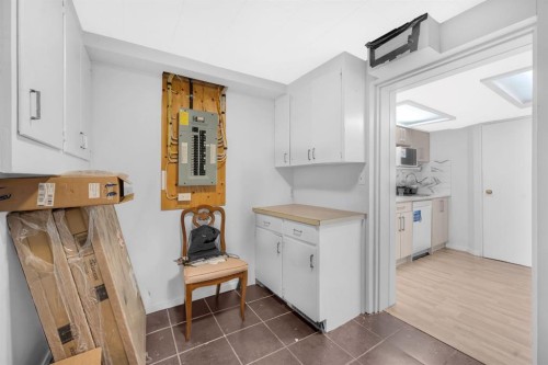 4013 Vance Place Nw, Calgary, AB - Indoor