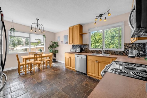 4013 Vance Place Nw, Calgary, AB - Indoor Photo Showing Other Room