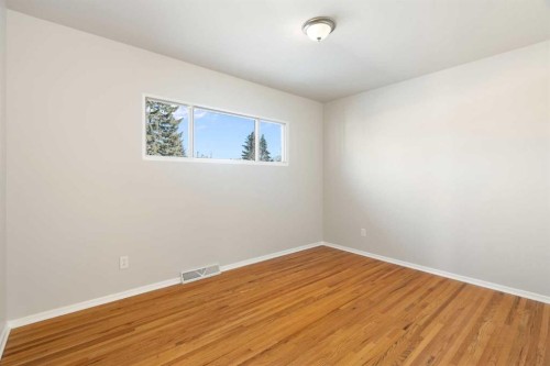 19 Carmangay Crescent Nw, Calgary, AB - Indoor Photo Showing Other Room