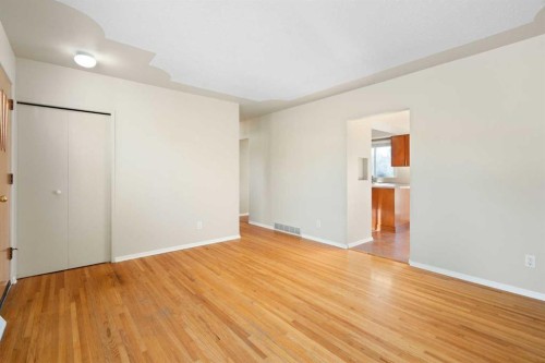 19 Carmangay Crescent Nw, Calgary, AB - Indoor Photo Showing Other Room