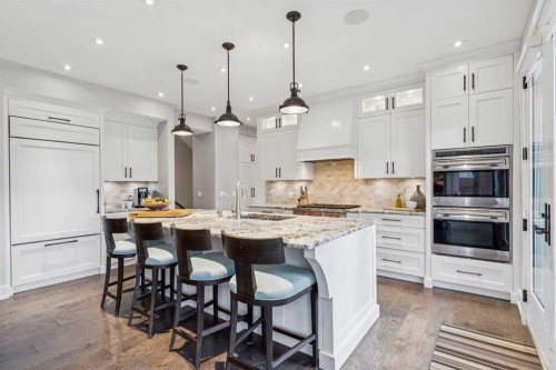 419 47 Avenue Sw, Calgary, AB - Indoor Photo Showing Kitchen With Upgraded Kitchen