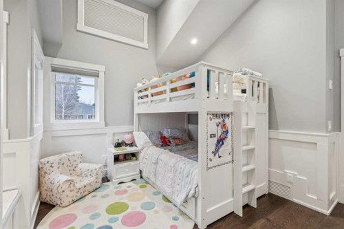 419 47 Avenue Sw, Calgary, AB - Indoor Photo Showing Bedroom