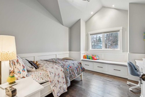 419 47 Avenue Sw, Calgary, AB - Indoor Photo Showing Bedroom