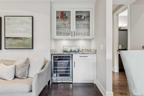 419 47 Avenue Sw, Calgary, AB - Indoor