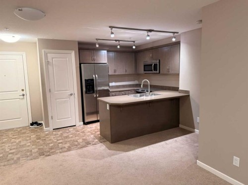 3104-402 Kincora Glen Road Nw, Calgary, AB - Indoor Photo Showing Kitchen