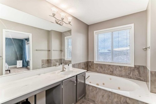 668 Scimitar Bay Nw, Calgary, AB - Indoor Photo Showing Bathroom