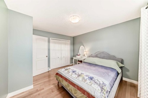 668 Scimitar Bay Nw, Calgary, AB - Indoor Photo Showing Bedroom