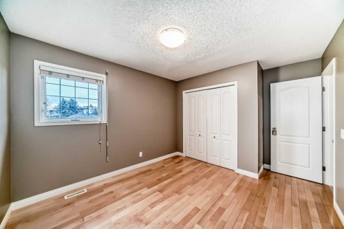 668 Scimitar Bay Nw, Calgary, AB - Indoor Photo Showing Other Room